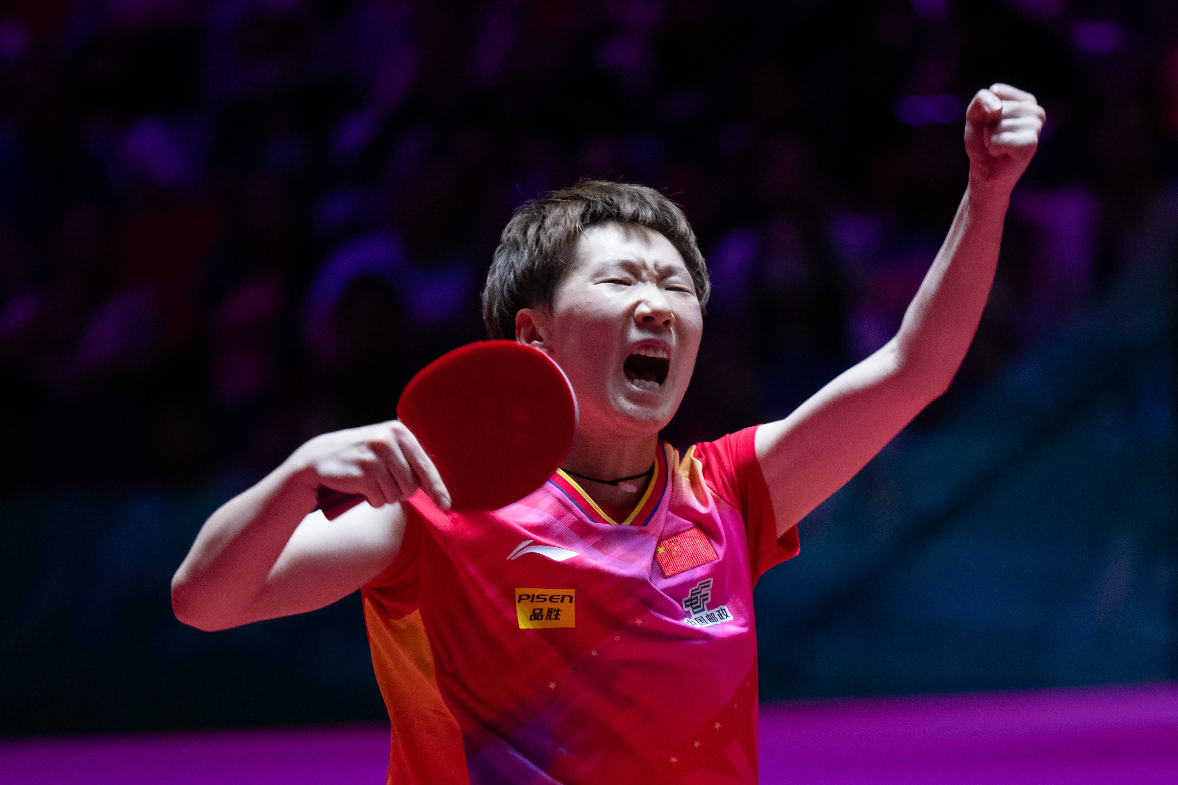 一边又被阿 一边又被阿